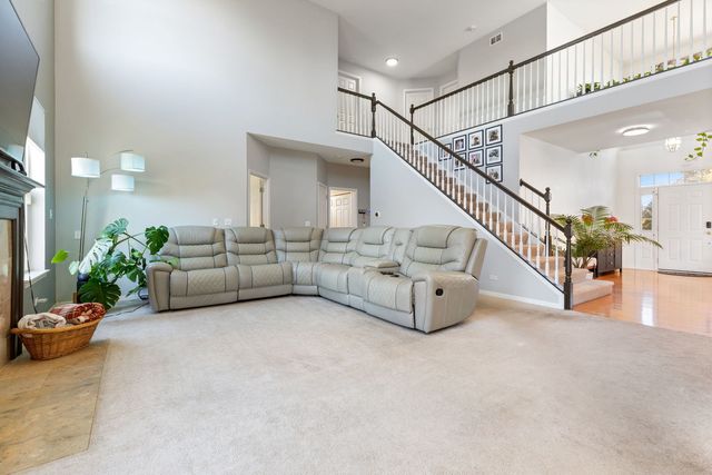 9 Lake Plumleigh Court, Algonquin, IL 60102