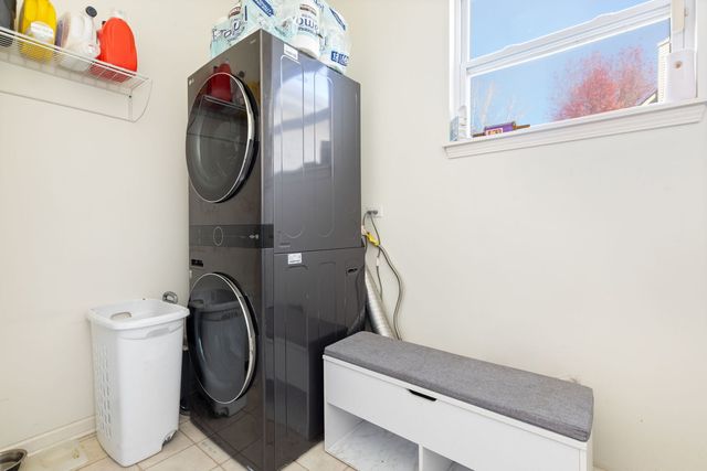 9 Lake Plumleigh Court, Algonquin, IL 60102