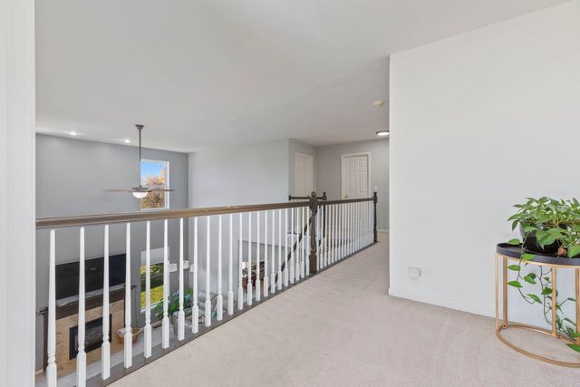 9 Lake Plumleigh Court, Algonquin, IL 60102