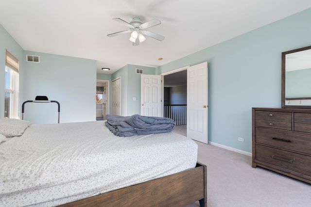 9 Lake Plumleigh Court, Algonquin, IL 60102