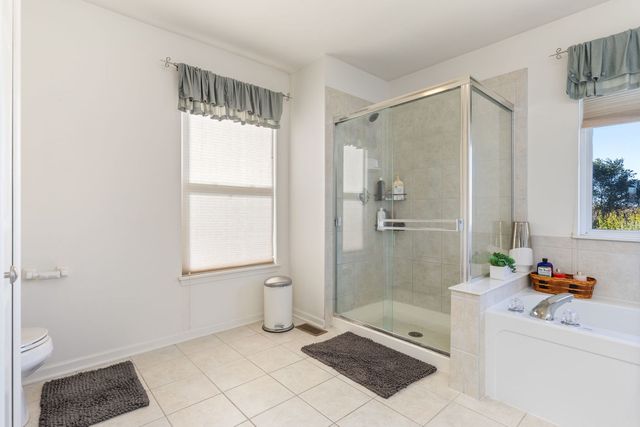 9 Lake Plumleigh Court, Algonquin, IL 60102