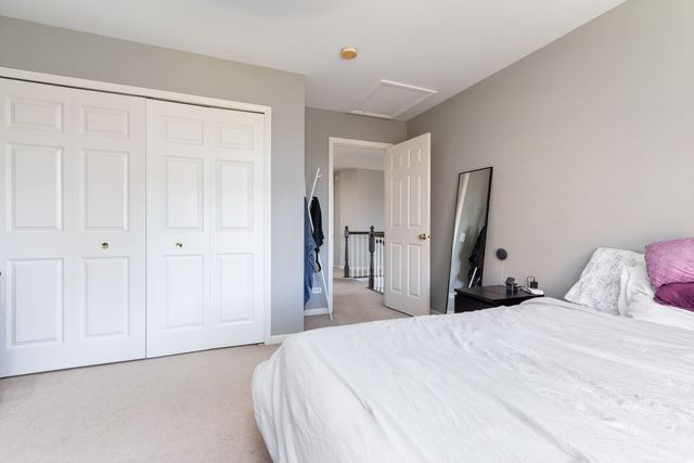 9 Lake Plumleigh Court, Algonquin, IL 60102