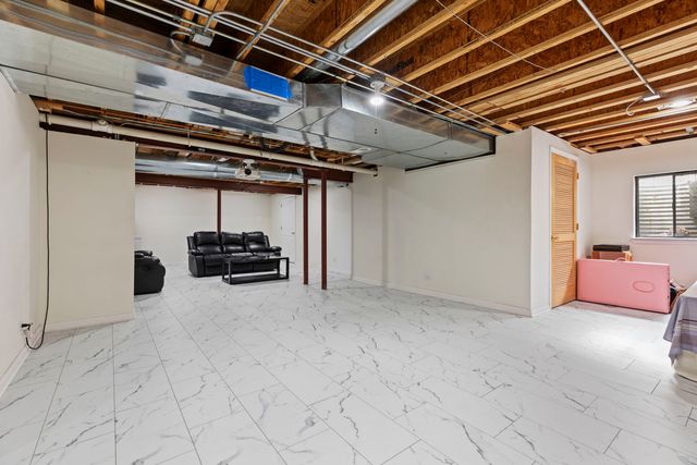 9 Lake Plumleigh Court, Algonquin, IL 60102