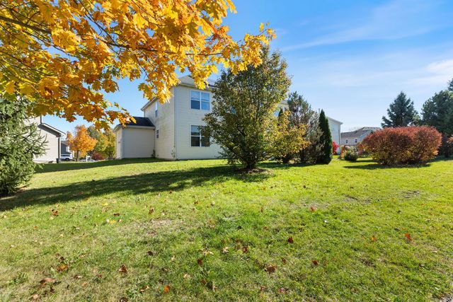 9 Lake Plumleigh Court, Algonquin, IL 60102