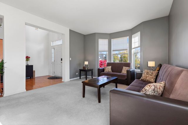 9 Lake Plumleigh Court, Algonquin, IL 60102