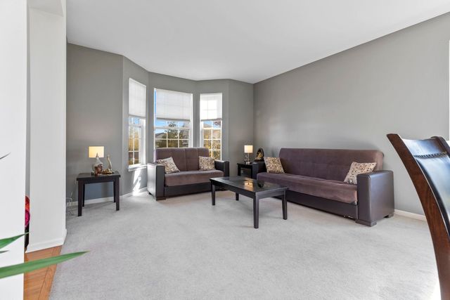 9 Lake Plumleigh Court, Algonquin, IL 60102