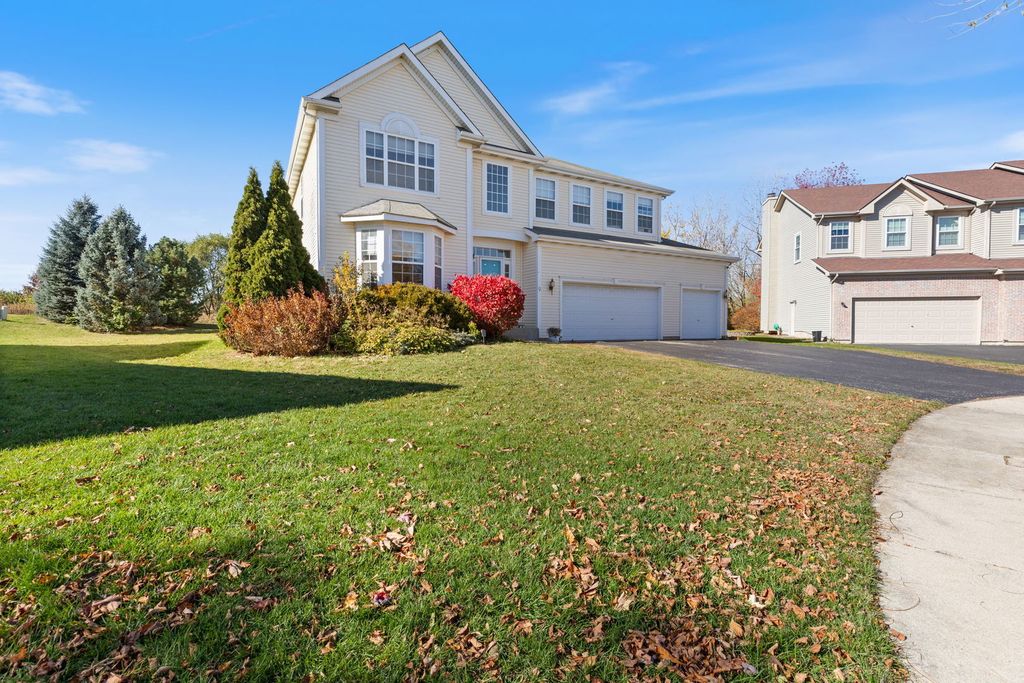 9 Lake Plumleigh Court, Algonquin, IL 60102