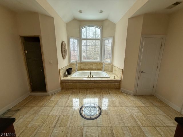 6 Trout Brook Ct, Chester Twp., NJ 07930