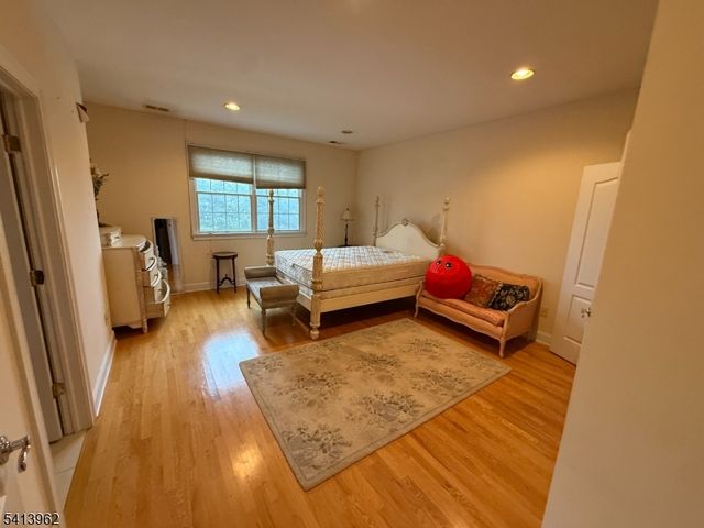 6 Trout Brook Ct, Chester Twp., NJ 07930