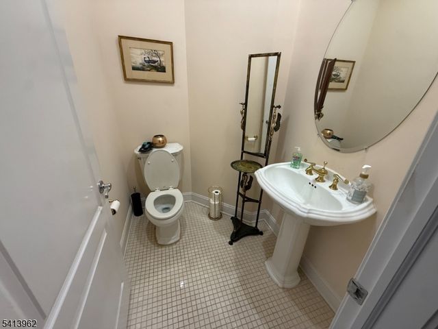 6 Trout Brook Ct, Chester Twp., NJ 07930