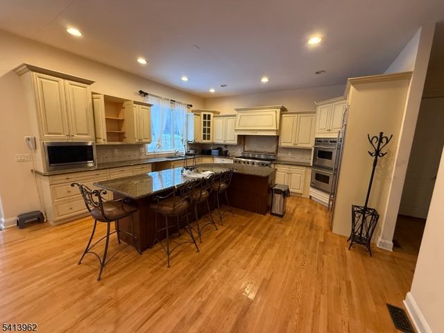 6 Trout Brook Ct, Chester Twp., NJ 07930