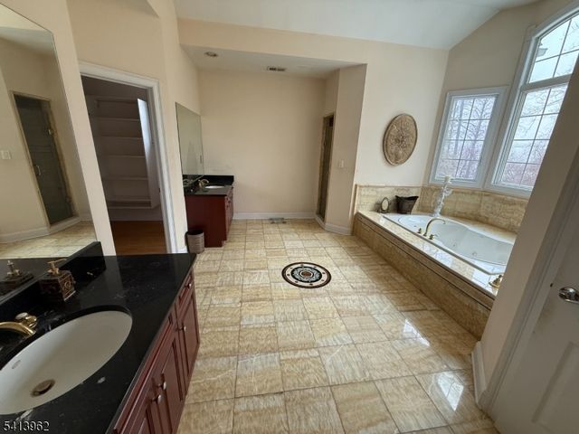 6 Trout Brook Ct, Chester Twp., NJ 07930
