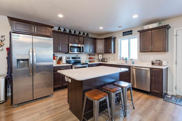 3700 Chinook Drive S, Fargo, ND 58104