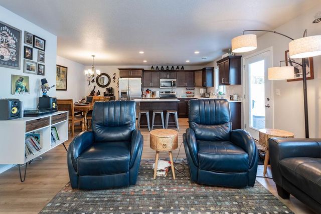 3700 Chinook Drive S, Fargo, ND 58104