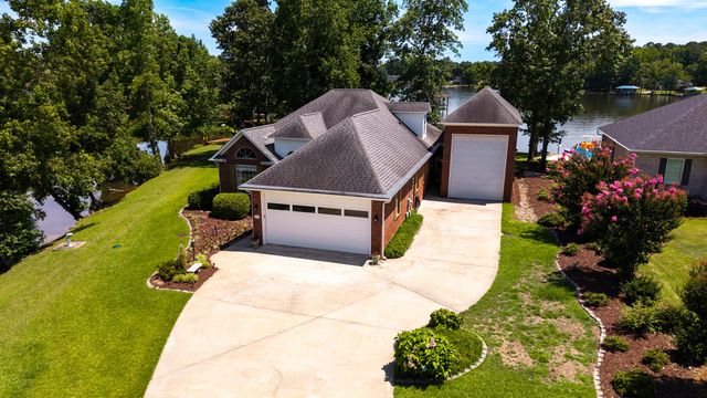 13 Ridge Lake Drive, Manning, SC 29102