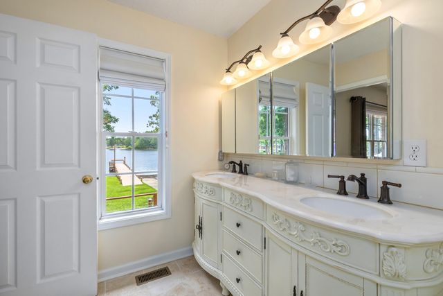 13 Ridge Lake Drive, Manning, SC 29102