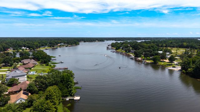 13 Ridge Lake Drive, Manning, SC 29102