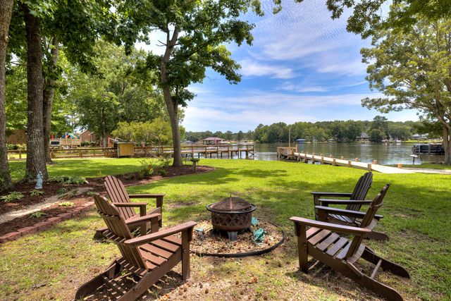 13 Ridge Lake Drive, Manning, SC 29102