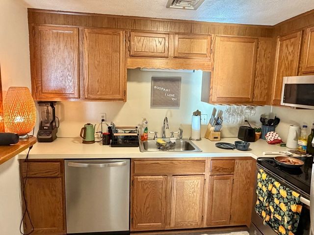 136 Central Street C 6, Hudson, MA 01749