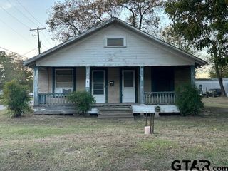 402 Cypress St., Pittsburg, TX 75686