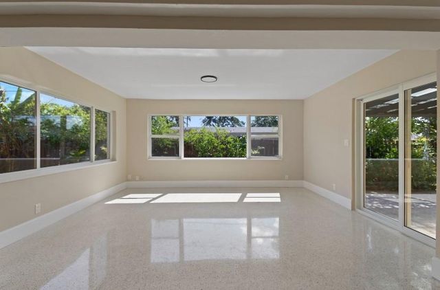 570 SE 2ND Avenue, Pompano Beach, FL 33060