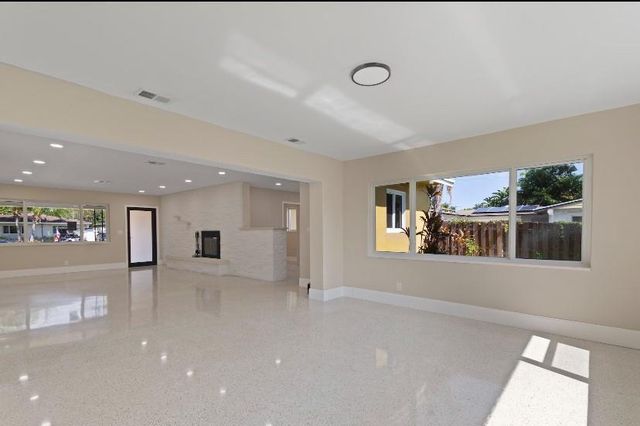 570 SE 2ND Avenue, Pompano Beach, FL 33060