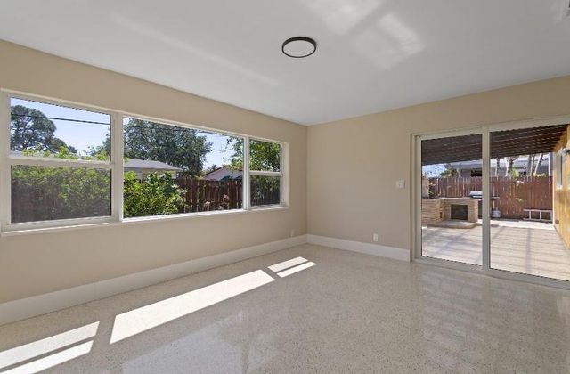 570 SE 2ND Avenue, Pompano Beach, FL 33060
