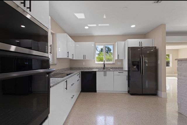 570 SE 2ND Avenue, Pompano Beach, FL 33060