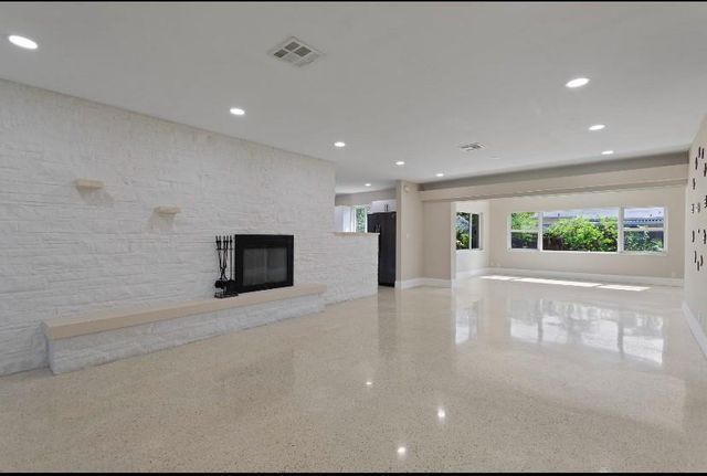 570 SE 2ND Avenue, Pompano Beach, FL 33060