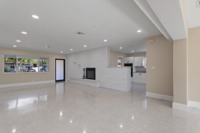 570 SE 2ND Avenue, Pompano Beach, FL 33060