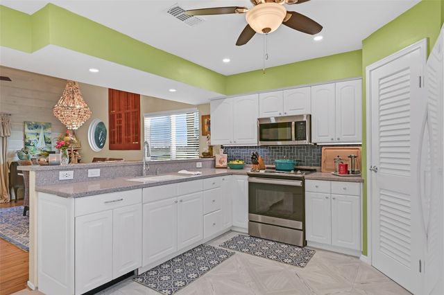 14037 Grambo Boulevard, Galveston, TX 77554