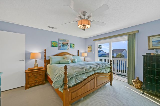 14037 Grambo Boulevard, Galveston, TX 77554