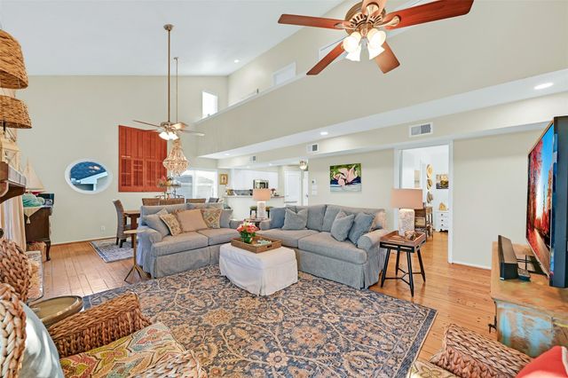 14037 Grambo Boulevard, Galveston, TX 77554