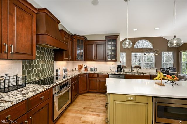 980 Queens Gate Way, Wadsworth, OH 44281