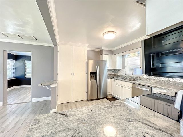 1006 E 11TH AVENUE, Mount Dora, FL 32757