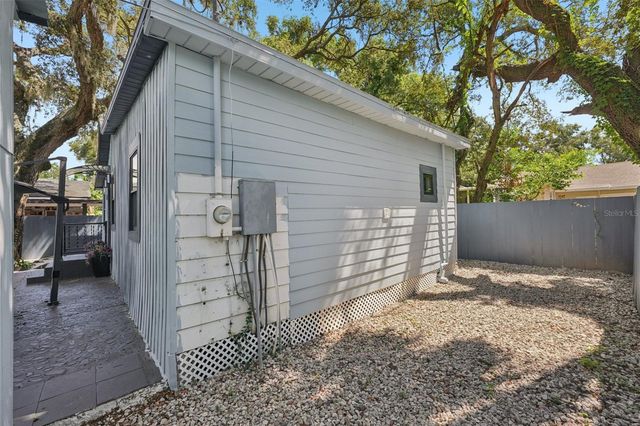 8509 N HAMNER AVENUE, Tampa, FL 33604