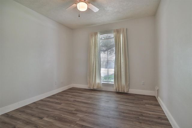 10910 Scenic Drive, Montgomery, TX 77356