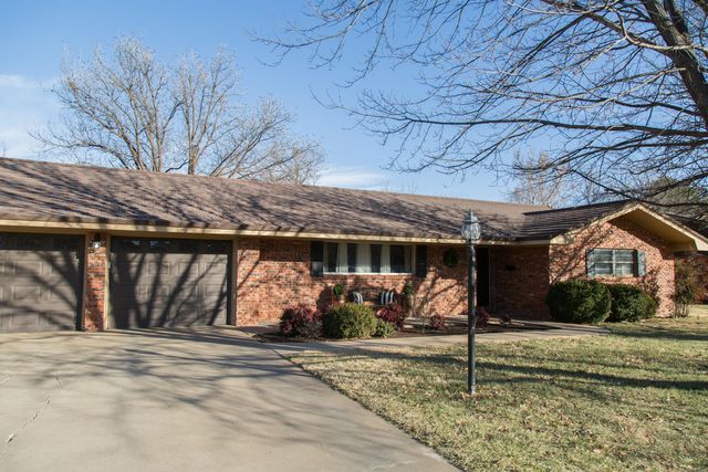 1406 Amarillo Street, Plainview, TX 79072