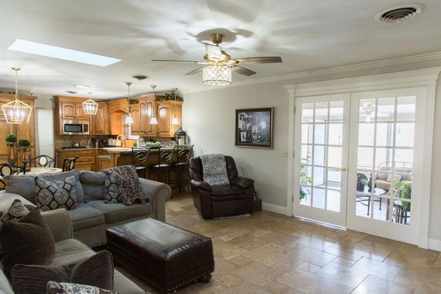 1406 Amarillo Street, Plainview, TX 79072