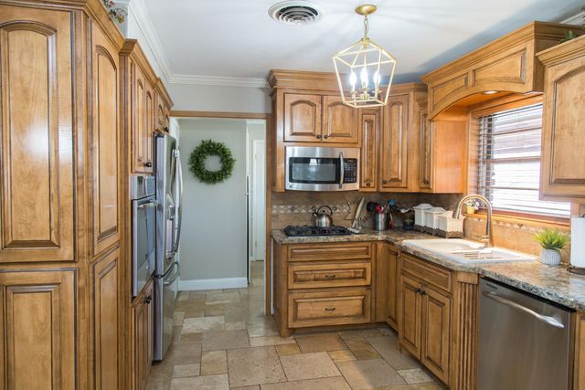 1406 Amarillo Street, Plainview, TX 79072