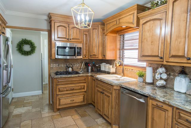 1406 Amarillo Street, Plainview, TX 79072