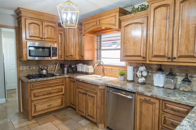 1406 Amarillo Street, Plainview, TX 79072