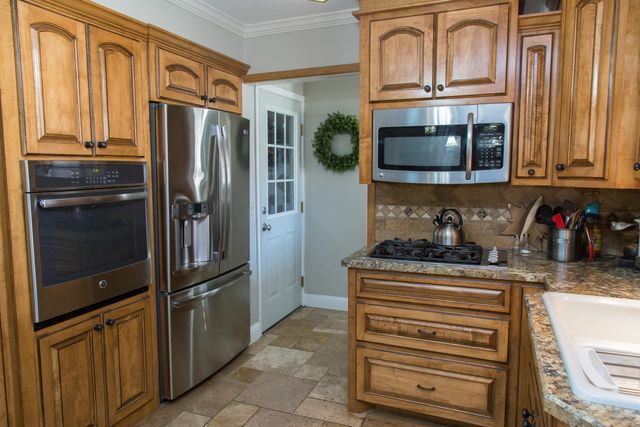 1406 Amarillo Street, Plainview, TX 79072