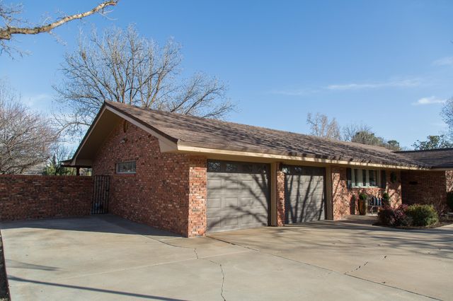 1406 Amarillo Street, Plainview, TX 79072