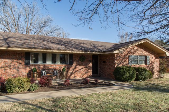 1406 Amarillo Street, Plainview, TX 79072