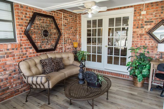 1406 Amarillo Street, Plainview, TX 79072