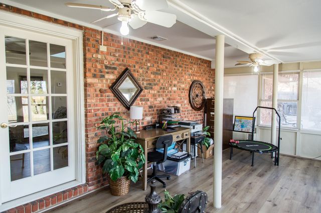 1406 Amarillo Street, Plainview, TX 79072