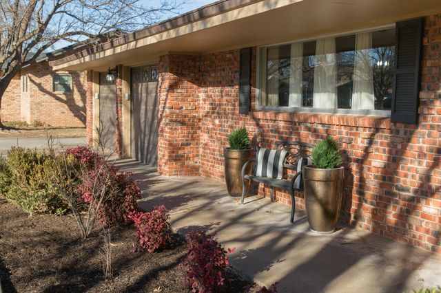 1406 Amarillo Street, Plainview, TX 79072