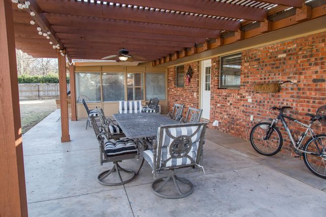 1406 Amarillo Street, Plainview, TX 79072