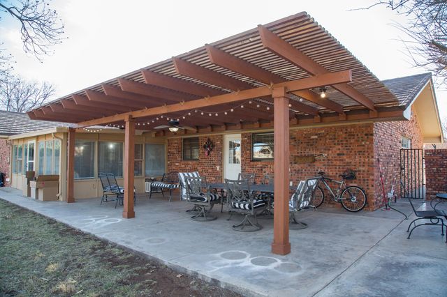 1406 Amarillo Street, Plainview, TX 79072